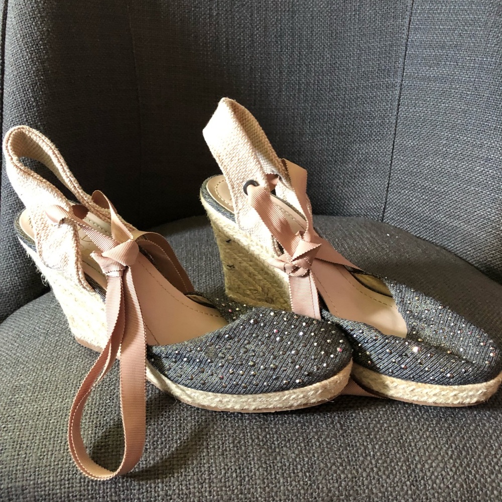 Wedges that Tie up